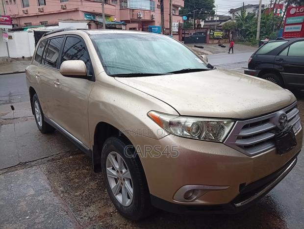 Toyota Highlander 2012 Gold