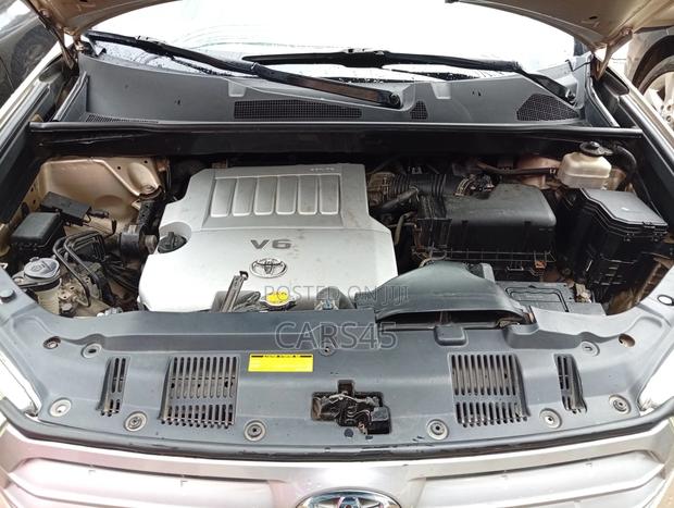 Toyota Highlander 2012 Gold