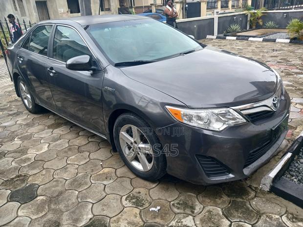 Toyota Camry LE 4dr Sedan (2.5L 4cyl 6A) 2014 Gray