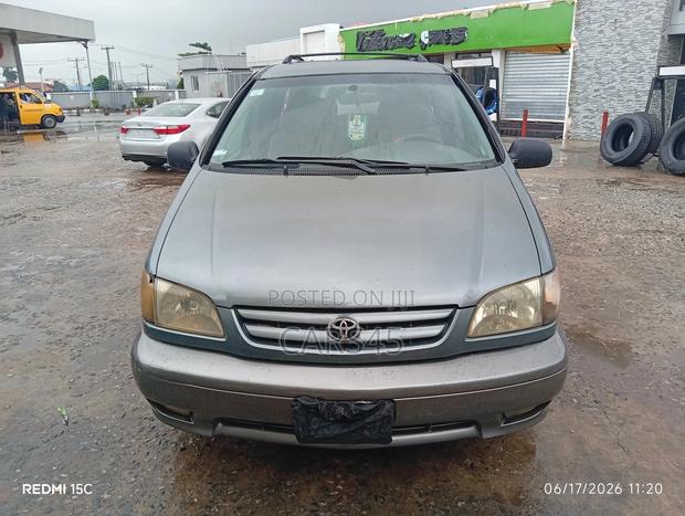 Toyota Sienna 2002 Blue