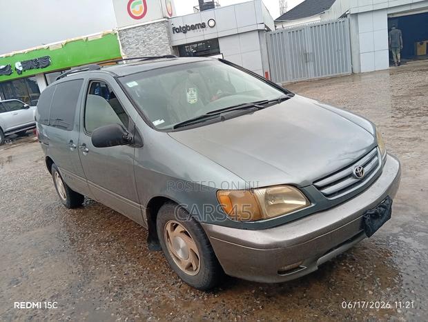 Toyota Sienna 2002 Blue