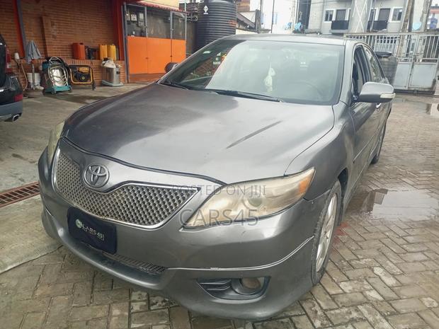 Toyota Camry 2009 Silver