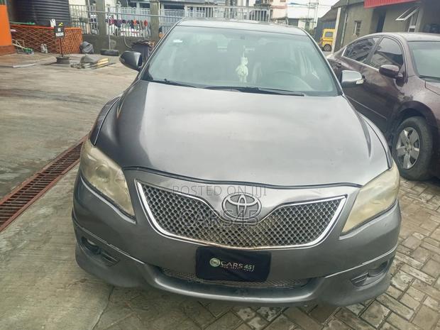 Toyota Camry 2009 Silver