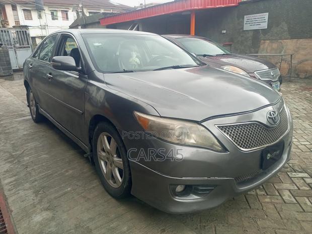Toyota Camry 2009 Silver