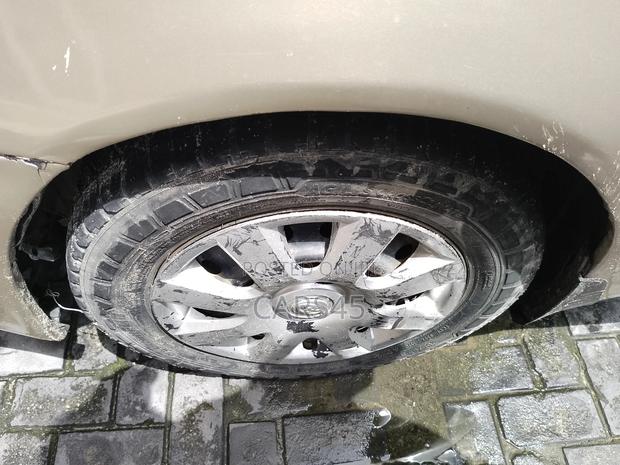 Toyota Camry 2005 Gold