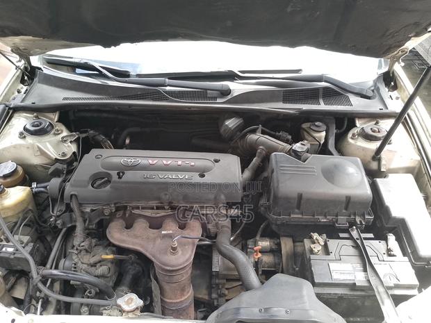 Toyota Camry 2005 Gold