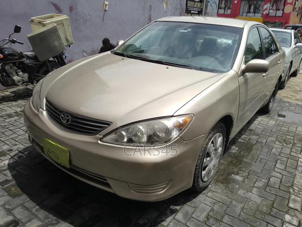 Toyota Camry 2005 Gold
