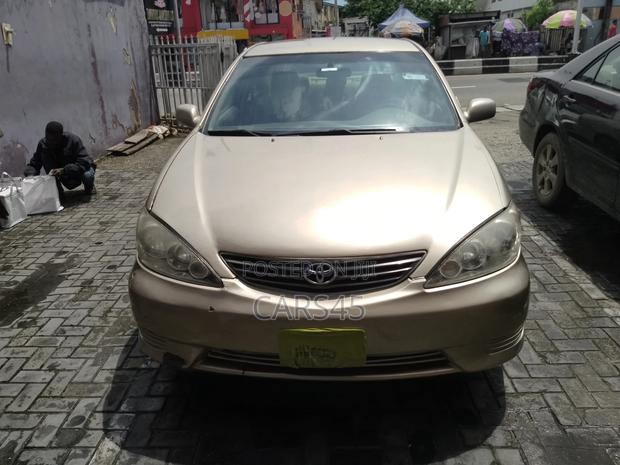 Toyota Camry 2005 Gold