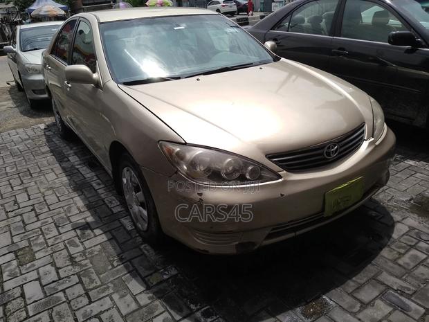 Toyota Camry 2005 Gold