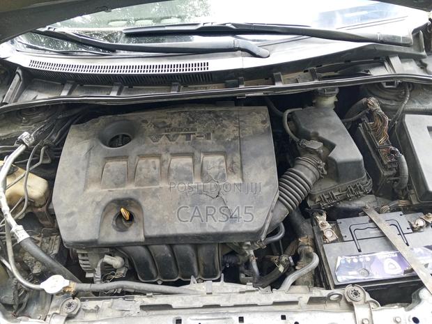Toyota Corolla Base 4dr Sedan (1.8L 4cyl 5M) 2010 Gray