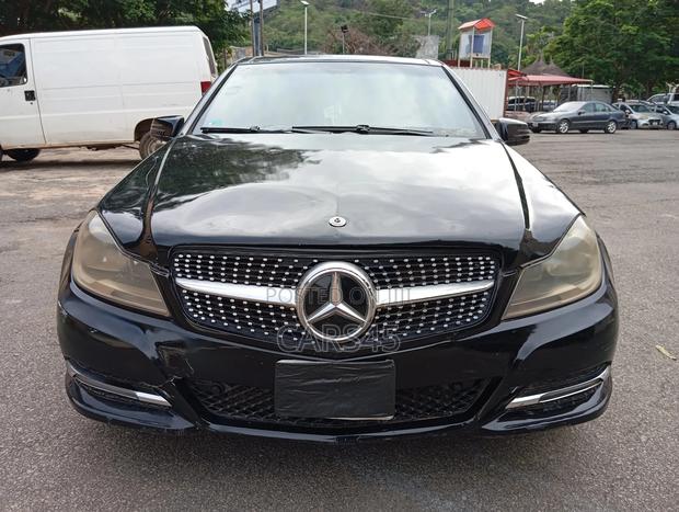 Mercedes-Benz C300 2011 Black