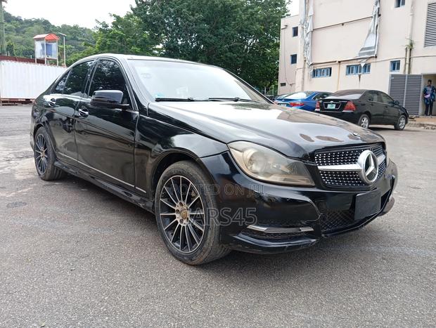 Mercedes-Benz C300 2011 Black