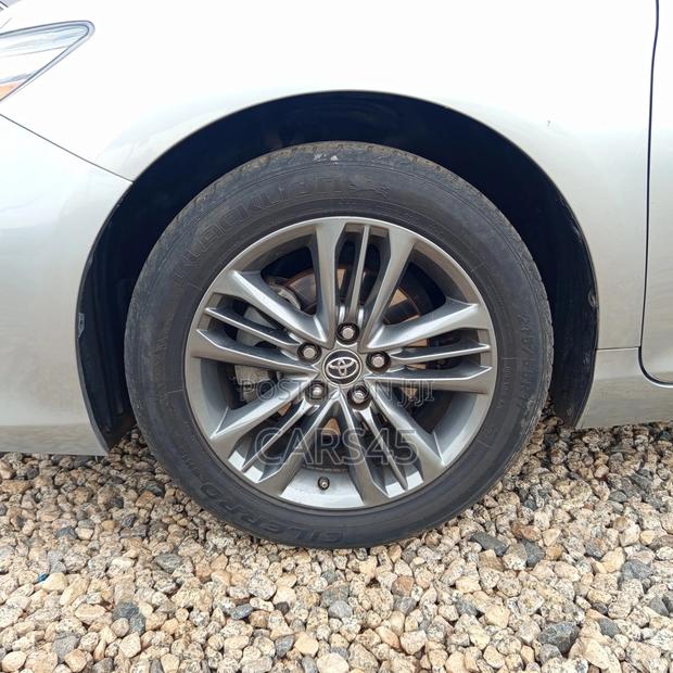 Toyota Camry 2016 Silver