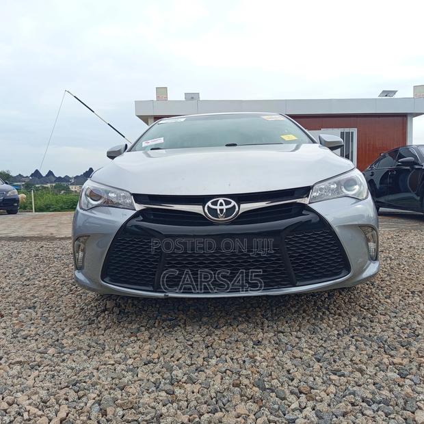 Toyota Camry 2016 Silver