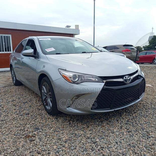 Toyota Camry 2016 Silver