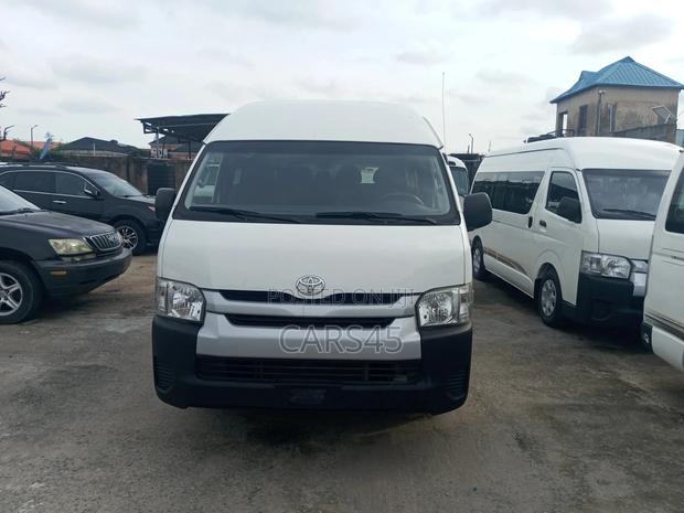 Toyota HiAce 2015 White