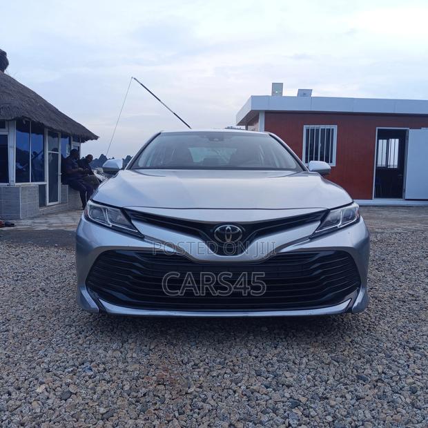 Toyota Camry 2020 Silver