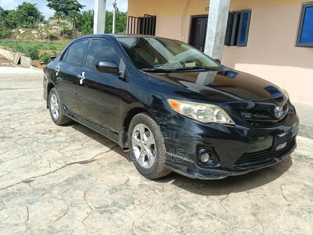 Toyota Corolla 2012 Black