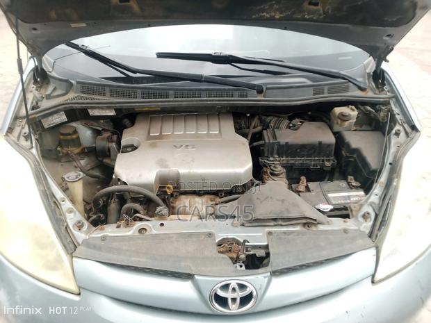 Toyota Sienna 2009 Blue