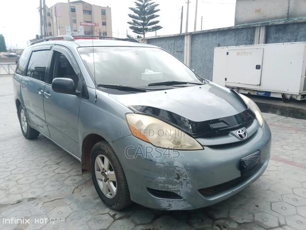 Toyota Sienna 2009 Blue