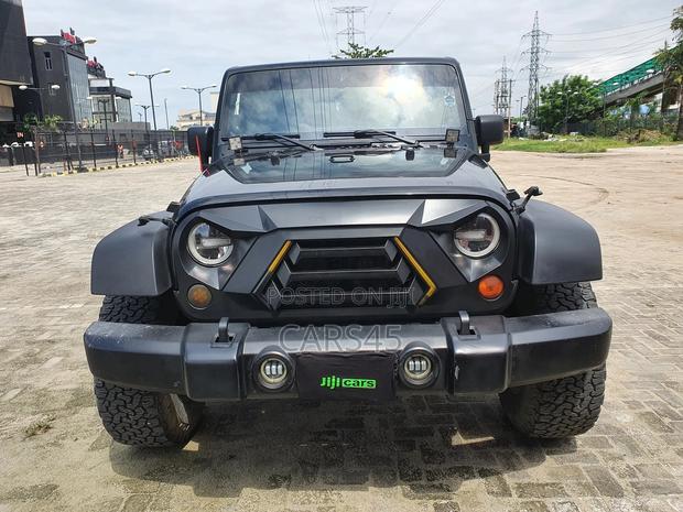 Jeep Wrangler Sahara 2013 Black