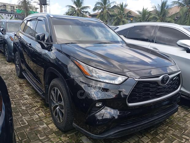 New Toyota Highlander XLE 2021 Black