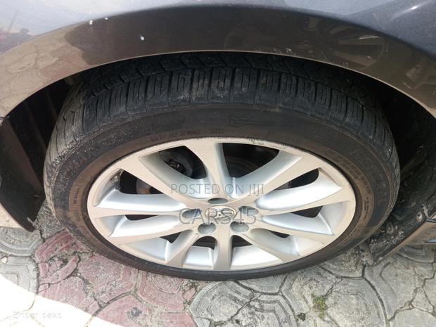 Toyota Avalon XLE Touring Sedan FWD (3.5L 6cyl 6A) 2013 Gray