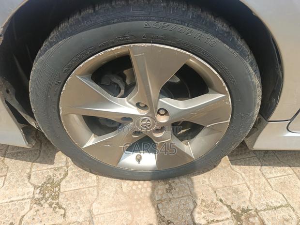 Toyota Camry 2012 Silver