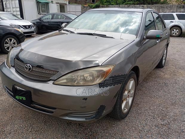 Toyota Camry LE 4dr Sedan (2.4L 4cyl 5M) 2003 Gray