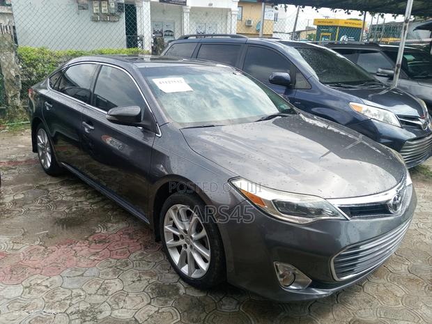Toyota Avalon XLE Touring Sedan FWD (3.5L 6cyl 6A) 2013 Gray