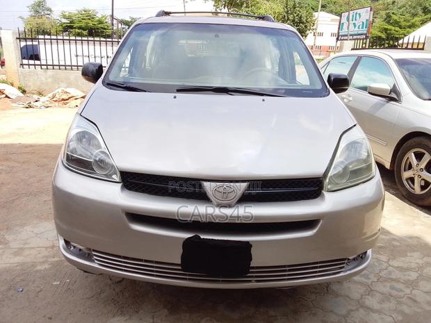 Toyota Sienna 2004 Silver