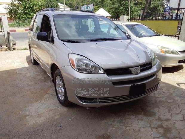 Toyota Sienna 2004 Silver