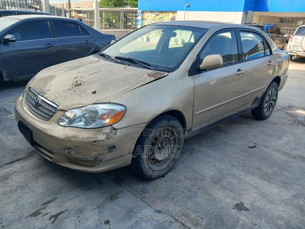 Toyota Corolla 2004 Gold