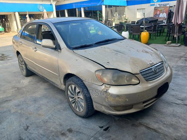 Toyota Corolla 2004 Gold