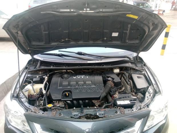 Toyota Corolla 2011 Gray