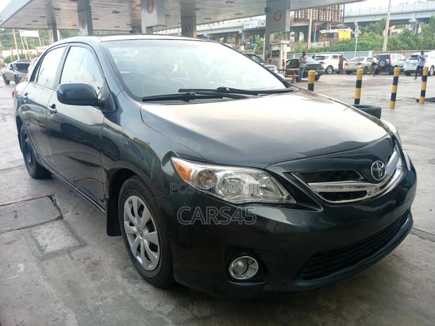 Toyota Corolla 2011 Gray