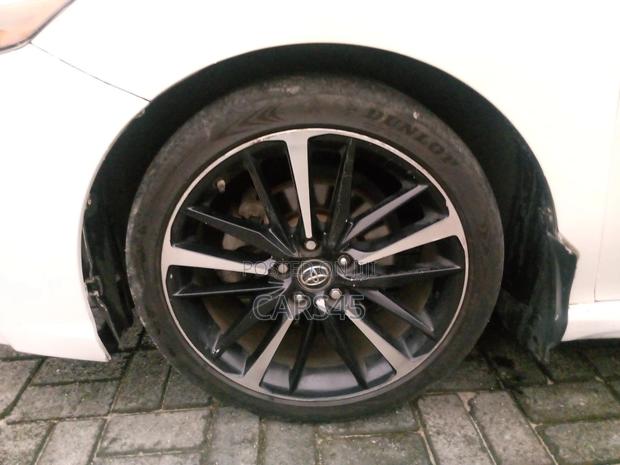 Toyota Camry XSE FWD (2.5L 4cyl 8AM) 2018 White