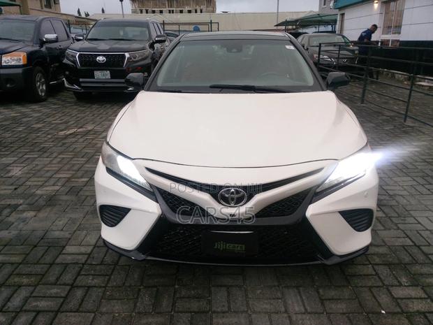 Toyota Camry XSE FWD (2.5L 4cyl 8AM) 2018 White