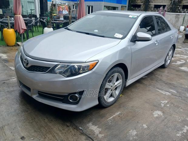 Toyota Camry SE 4dr Sedan (2.5L 4cyl 6A) 2013 Silver