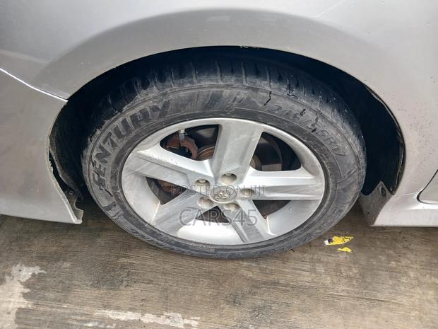 Toyota Camry SE 4dr Sedan (2.5L 4cyl 6A) 2013 Silver