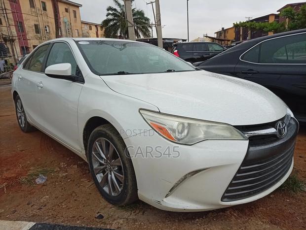 Toyota Camry 2017 White