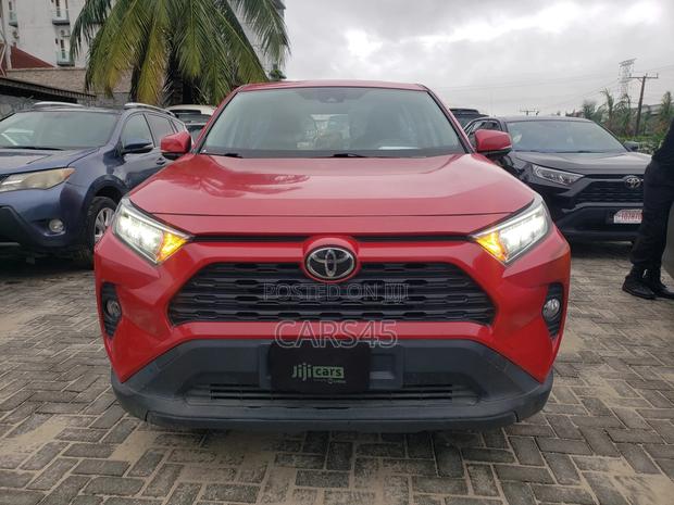 Toyota RAV4 2021 White