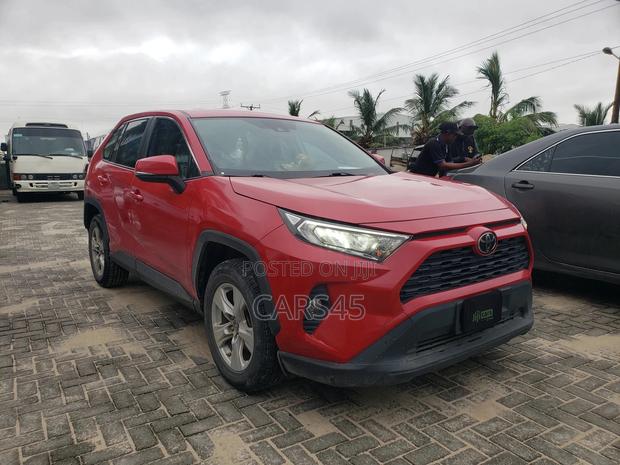 Toyota RAV4 2021 White