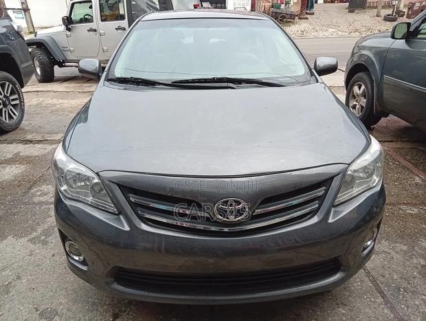 Toyota Corolla 2010 Gray