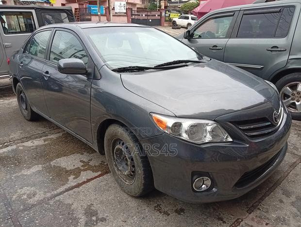 Toyota Corolla 2010 Gray