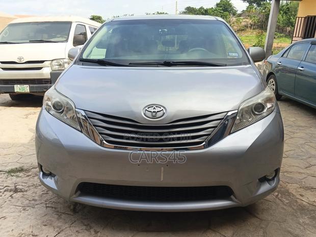 Toyota Sienna 2011 Gray