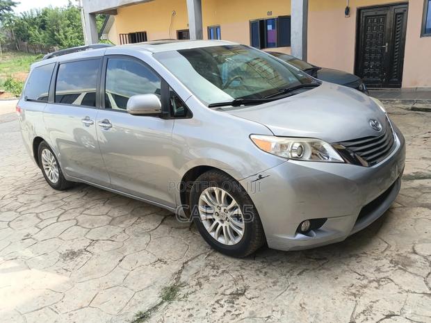 Toyota Sienna 2011 Gray