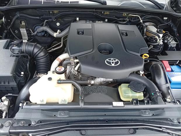 Toyota Hilux 2022 Black