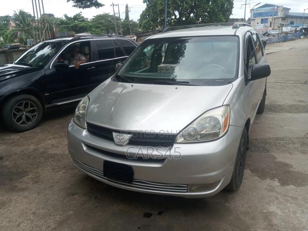 Toyota Sienna 2005 Silver