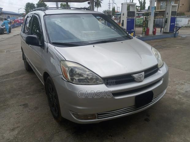 Toyota Sienna 2005 Silver